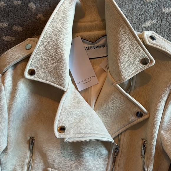 cropped moto jacket cut from soft faux leather with perfect bell sleeve. - Picture 5 of 5